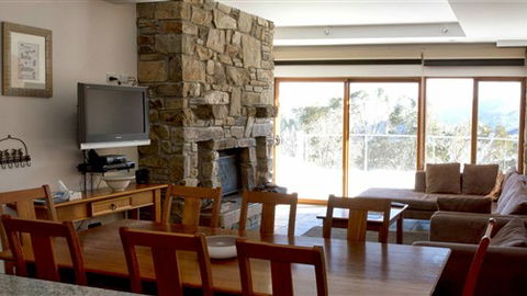 Alpine Woodsmoke Apartments - Rental Cars 1