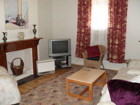 Aaron Cottage - Rental Cars 4