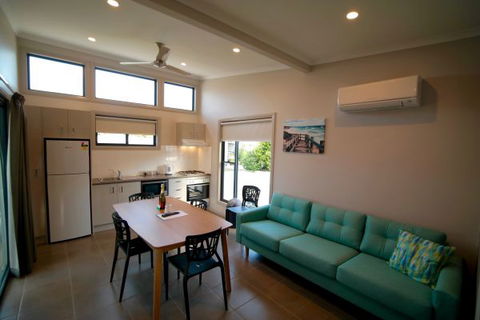 Colonial Holiday Park And Leisure Village - Rental Cars 3