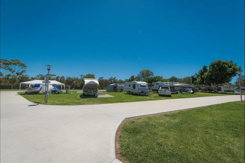 Colonial Holiday Park And Leisure Village - Rental Cars 9