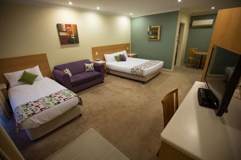 Ibis Styles Orange - Rental Cars 7