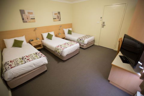 Ibis Styles Orange - Rental Cars 8