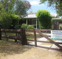 Grantham House  Pet Friendly Holiday Home - Rental Cars