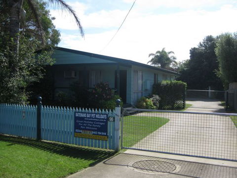 Grantham House  Pet Friendly Holiday Home - Rental Cars 4