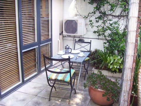 Garden Studio Unit - Rental Cars 0