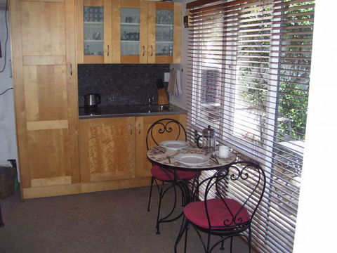 Garden Studio Unit - Rental Cars 1