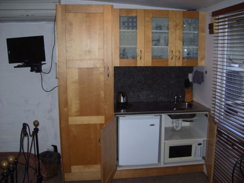 Garden Studio Unit - Rental Cars 2
