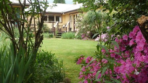 Annie's Garden Retreat - Rental Cars 1