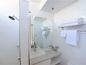 Ibis Styles Adelaide Grosvenor Hotel - Rental Cars 2