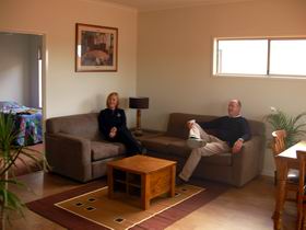 Sundowner Cabin And Tourist Park - Rental Cars 1