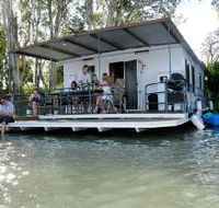 The Murray Dream Self Contained Moored Houseboat - Rental Cars