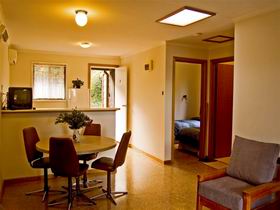 Ulonga Lodge - Rental Cars 1