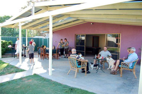 Aarinda Holiday Apartments - Rental Cars 2