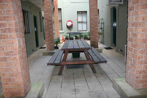 Alpine Heritage Motel - Rental Cars 1