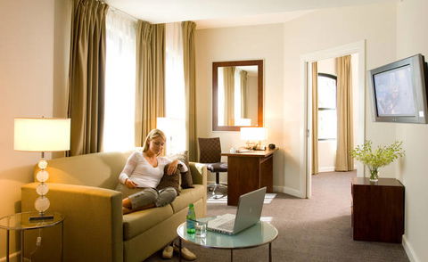 Amora Hotel Riverwalk Melbourne - Rental Cars 1
