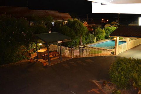 Atlas Motel - Rental Cars 3