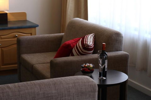 Adelaide International Motel - Rental Cars 1