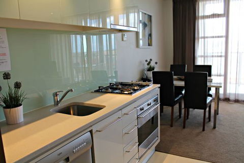 ADELAIDE DRESSCIRCLE APARTMENTS - THE PALMS APARTMENTS KENT TOWN - Rental Cars 1