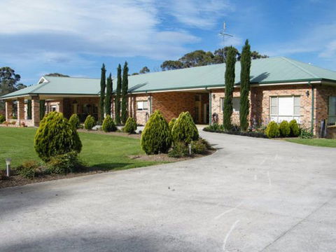 Nana And Pa's Country Retreat - Rental Cars 0