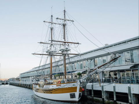 Somerset On The Pier Hobart - Rental Cars 7