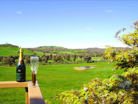 Winton Victoria Bethal Farm Unit - Rental Cars 0