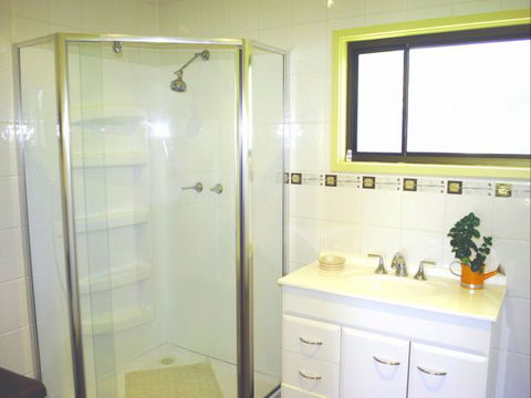 Winton Victoria Bethal Farm Unit - Rental Cars 7