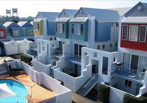 Bluedock Apartments - Rental Cars 1