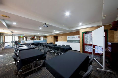 Central Deborah Motel - Rental Cars 8