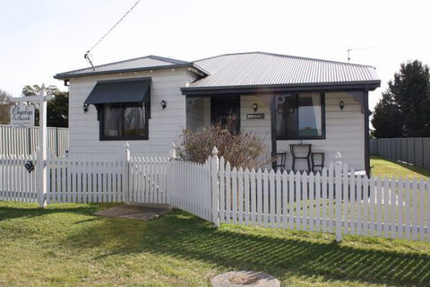 Charlies On Church - Rental Cars 0