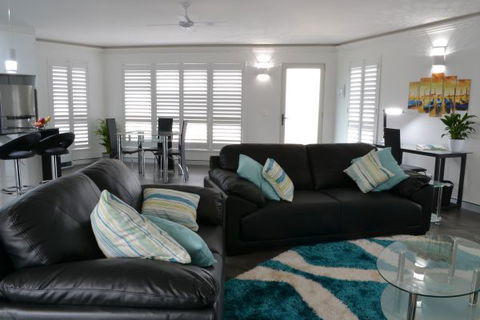 Greenwood Park Estate - Rental Cars 2