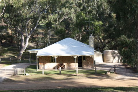 Hughes Park Cottage & Weddings - Rental Cars 0