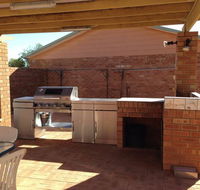 Leeman Holiday Units