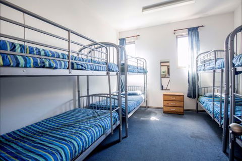 The Nook Backpackers - Rental Cars 7