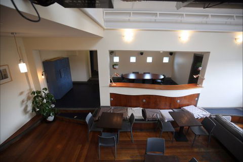 The Nook Backpackers - Rental Cars 9