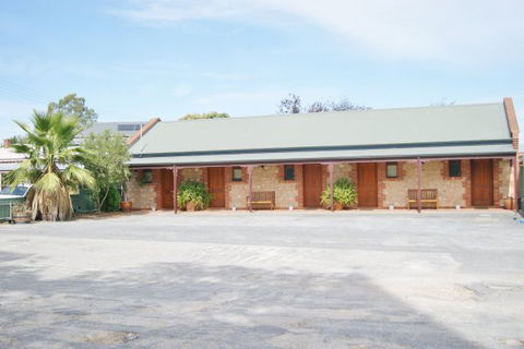 Valley Hotel Motel - Rental Cars 1