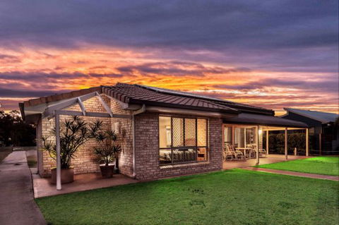 Woodgate Beach Tourist Park - Rental Cars 7