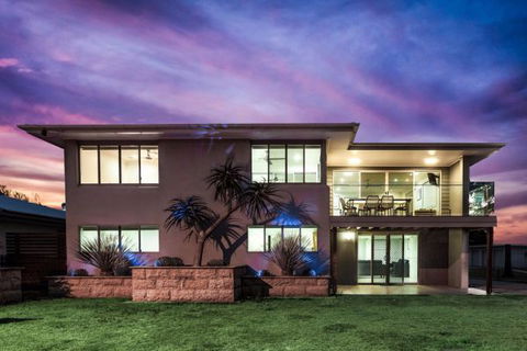 Woodgate Beach Tourist Park - Rental Cars 8