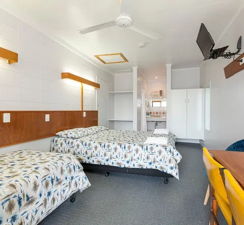 INNISFAIL CITY MOTEL - Rental Cars 0