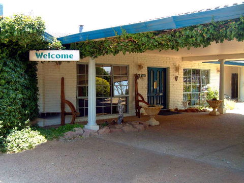 Australian Homestead - Rental Cars 0