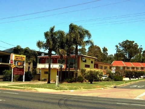 Beach Drive Motel - Rental Cars 0