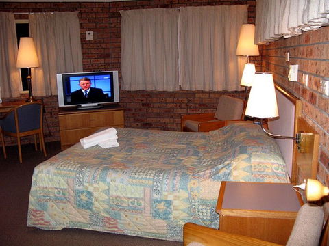 Beach Drive Motel - Rental Cars 2
