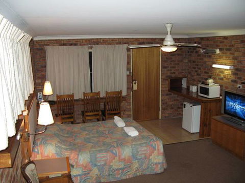Beach Drive Motel - Rental Cars 6