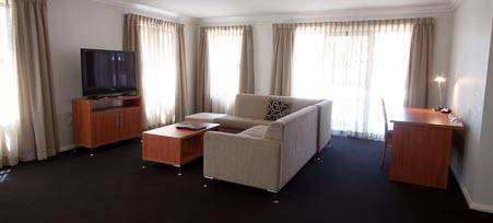 Best Western Charles Sturt Suites & Apartments - Rental Cars 2