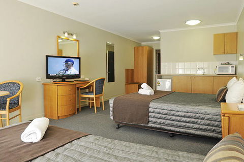 Chittaway Motel - Rental Cars 1