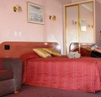 Colonial Motor Lodge - Rental Cars