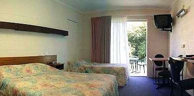 Corlette Palms Motor Inn - Rental Cars 0