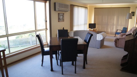 Meredith Place - Rental Cars 0