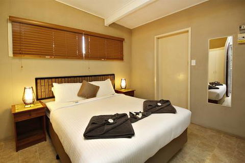 Mapleton Cabins & Caravan Park - Rental Cars 0