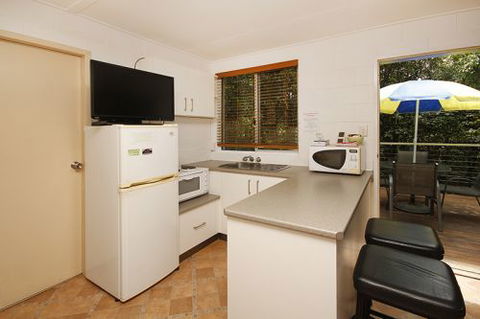 Mapleton Cabins & Caravan Park - Rental Cars 3