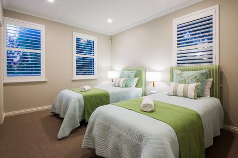 Azure Holiday House - Rental Cars 15